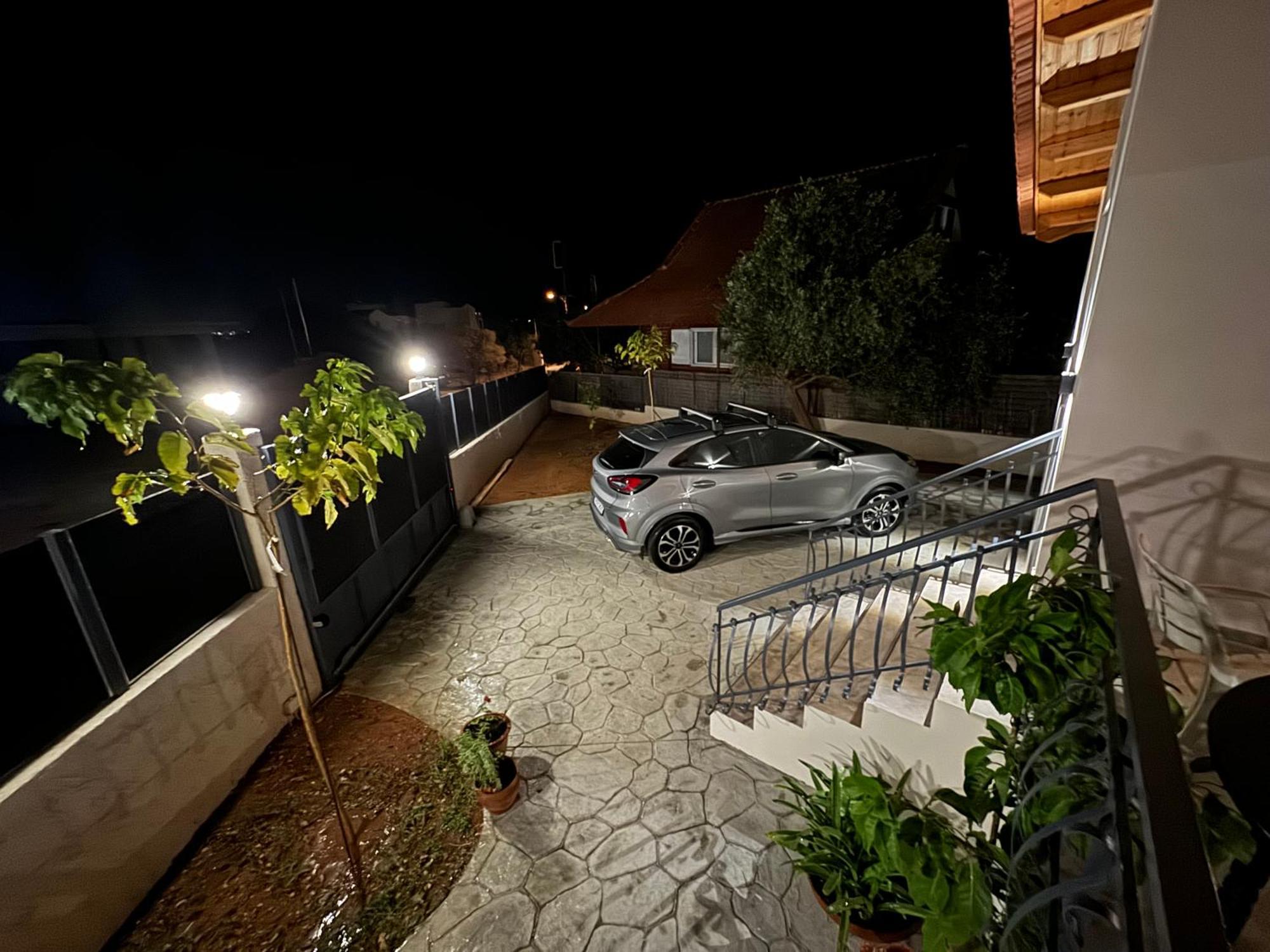 Secret Garden Airport-beach 300m From Famous Davis Apartment