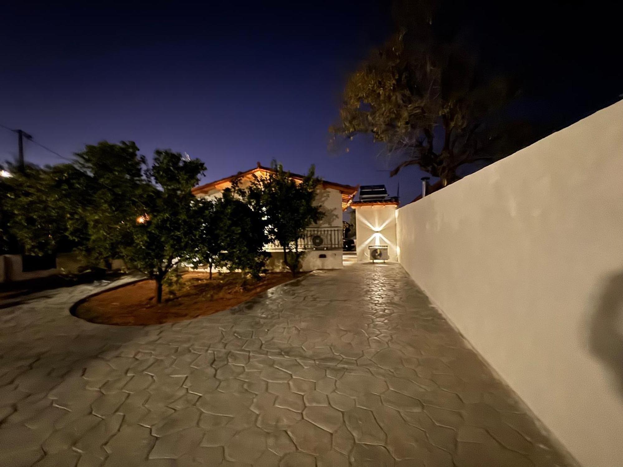 Secret Garden Airport-beach 300m From Famous Davis Artemida (Attica)