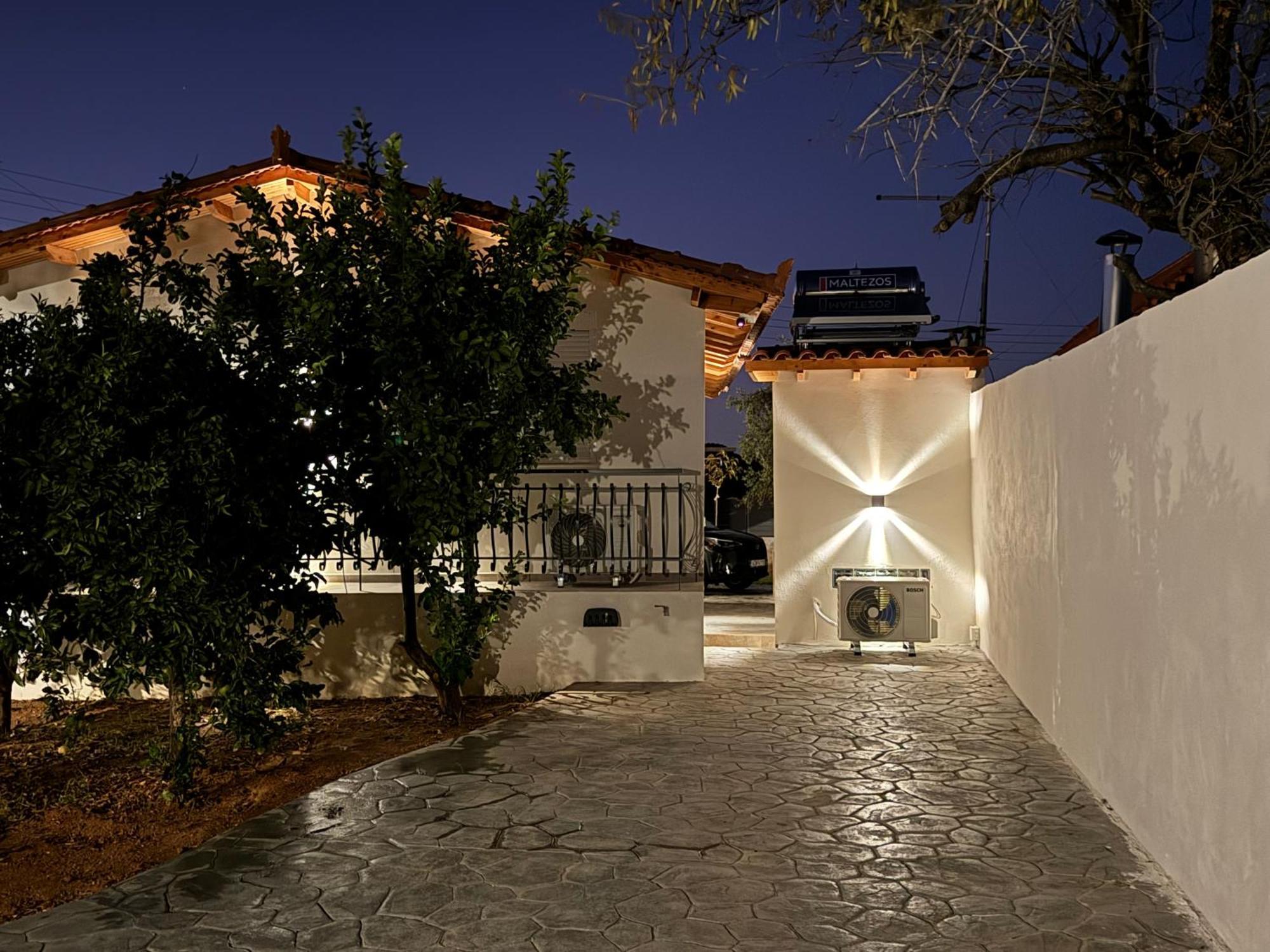 Secret Garden Airport-beach 300m From Famous Davis Apartment Artemida (Attica)